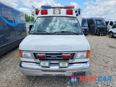 Piąte zdjęcie samochodu w środku: 2003 FORD ECONOLINE - AMBULANCE VIN:1FDXE45F83HB83797 - miniatura