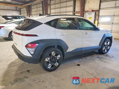 Trzecie zdjęcie samochodu z tyłu: 2025 HYUNDAI KONA SEL VIN:KM8HB3ABXSU316432 - miniatura