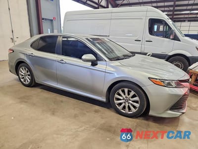 Czwarte zdjęcie samochodu z boku: 2018 TOYOTA CAMRY VIN:4T1B11HK2JU538447 - miniatura