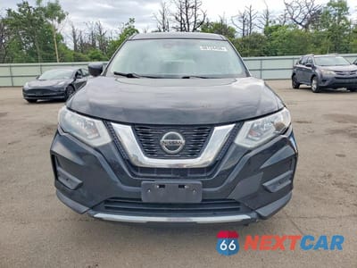 Piąte zdjęcie samochodu w środku: 2019 NISSAN ROGUE S VIN:5N1AT2MV6KC817998 - miniatura