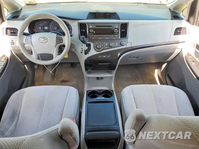 Zdjęcie 8 z 13 samochodu: 2011 TOYOTA SIENNA LE VIN:5TDKK3DCXBS163358 - miniatura