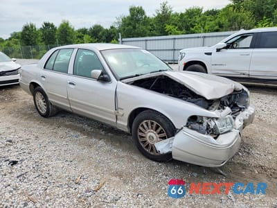 Czwarte zdjęcie samochodu z boku: 2010 MERCURY GRAND MARQUIS LS VIN:2MEBM7FV8AX612473 - miniatura