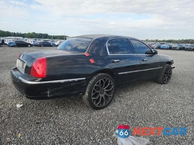 Trzecie zdjęcie samochodu z tyłu: 2003 LINCOLN TOWN CAR CARTIER VIN:1LNHM83W43Y643197 - miniatura