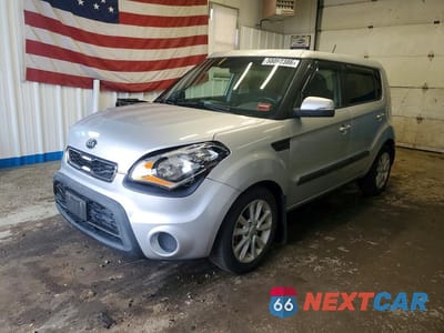2013 KIA SOUL + KNDJT2A6XD7588478 - główne zdjęcie licytacji z USA - miniatura