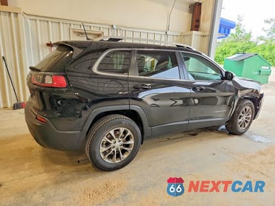 Trzecie zdjęcie samochodu z tyłu: 2021 JEEP CHEROKEE LATITUDE LUX VIN:1C4PJLMX7MD180807 - miniatura