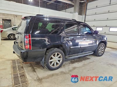 Trzecie zdjęcie samochodu z tyłu: 2010 GMC YUKON DENALI VIN:1GKUKEEFXAR208720 - miniatura
