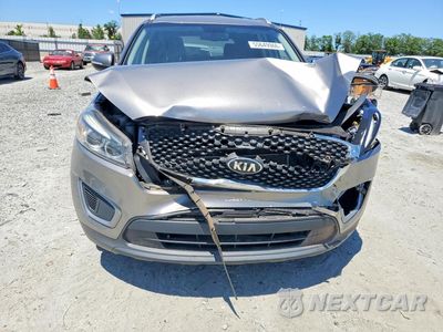 Piąte zdjęcie samochodu w środku: 2016 KIA SORENTO LX VIN:5XYPG4A39GG016860 - miniatura