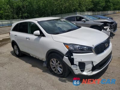 Czwarte zdjęcie samochodu z boku: 2019 KIA SORENTO LX VIN:5XYPGDA3XKG526045 - miniatura