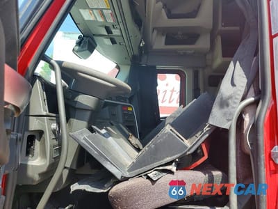 Piąte zdjęcie samochodu w środku: 2025 VOLVO VNL SEMI TRUCK VIN:4V4BC9EH7SN696823 - miniatura