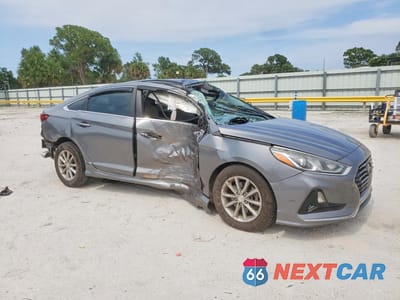 Czwarte zdjęcie samochodu z boku: 2018 HYUNDAI SONATA SE VIN:5NPE24AFXJH613094 - miniatura