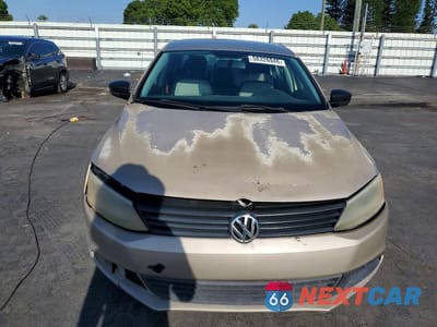 Piąte zdjęcie samochodu w środku: 2015 VOLKSWAGEN JETTA BASE VIN:3VW2K7AJ8FM273306 - miniatura