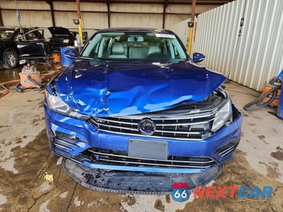 Piąte zdjęcie samochodu w środku: 2016 VOLKSWAGEN PASSAT S VIN:1VWAT7A35GC062237 - miniatura