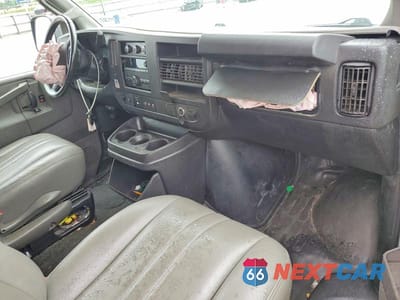 Zdjęcie 8 z 13 samochodu: 2020 CHEVROLET EXPRESS G2500 VIN:1GCWGAFG9L1212474 - miniatura