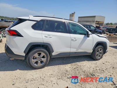 Trzecie zdjęcie samochodu z tyłu: 2024 TOYOTA RAV4 HYBRID XLE VIN:2T3RWRFV3RW192875 - miniatura