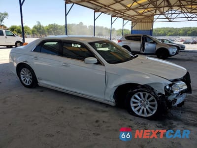 Czwarte zdjęcie samochodu z boku: 2013 CHRYSLER 300 VIN:2C3CCAAGXDH520721 - miniatura