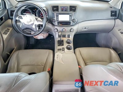 Zdjęcie 8 z 12 samochodu: 2013 TOYOTA HIGHLANDER SE VIN:5TDZK3EH4DS129279 - miniatura