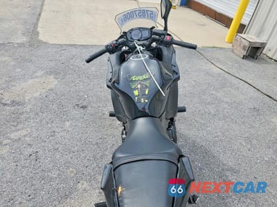 Zdjęcie 6 z 9 samochodu: 2019 KAWASAKI EX650 F VIN:JKAEXEK12KDA32977 - miniatura