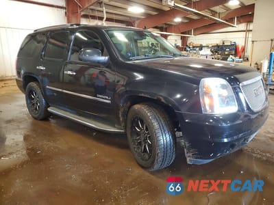 Czwarte zdjęcie samochodu z boku: 2011 GMC YUKON DENALI VIN:1GKS2EEF3BR106605 - miniatura