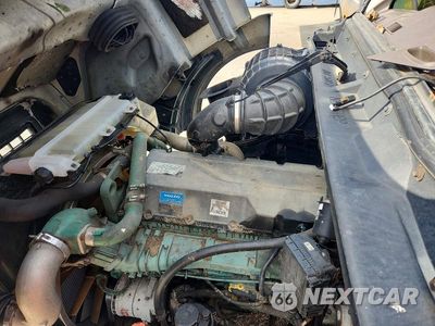 Zdjęcie 7 z 10 samochodu: 2016 VOLVO VNL SEMI TRUCK VIN:4V4NC9EH6GN952387 - miniatura