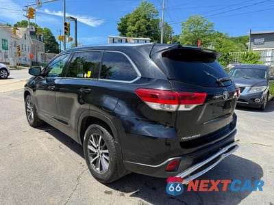 Drugie zdjęcie samochodu z przodu: 2019 TOYOTA HIGHLANDER XLE VIN:5TDJZRFH5KS939379 - miniatura