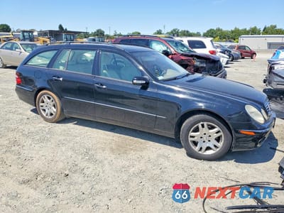 Czwarte zdjęcie samochodu z boku: 2004 MERCEDES-BENZ E 320 4MATIC VIN:WDBUH82J64X115471 - miniatura