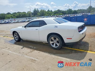 Drugie zdjęcie samochodu z przodu: 2015 DODGE CHALLENGER SXT VIN:2C3CDZAG6FH913131 - miniatura