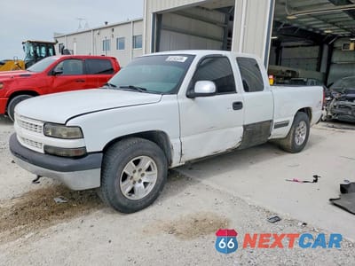 1999 CHEVROLET SILVERADO C1500 1GCEC19W8XZ203704 - główne zdjęcie licytacji z USA - miniatura