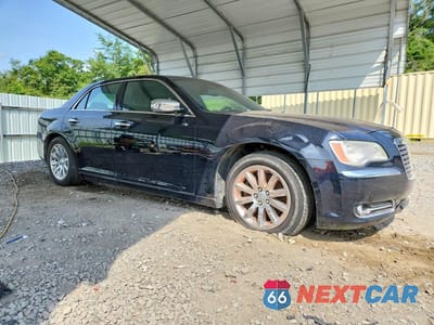 Czwarte zdjęcie samochodu z boku: 2013 CHRYSLER 300C VIN:2C3CCAETXDH538000 - miniatura
