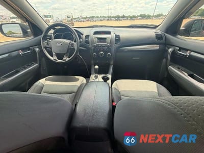 Zdjęcie 9 z 10 samochodu: 2013 KIA SORENTO LX VIN:5XYKT3A68DG391838 - miniatura