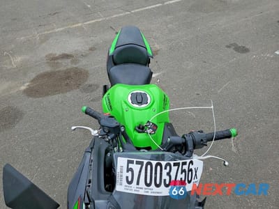 Piąte zdjęcie samochodu w środku: 2022 KAWASAKI EX650 M VIN:ML5EXEM18NDA65287 - miniatura