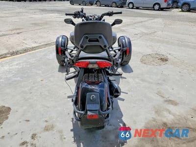 Czwarte zdjęcie samochodu z boku: 2016 CAN-AM SPYDER ROADSTER F3 VIN:2BXRDDD26GV000459 - miniatura