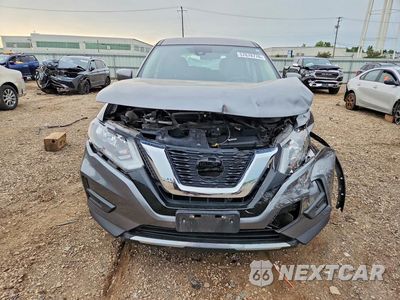 Piąte zdjęcie samochodu w środku: 2020 NISSAN ROGUE S VIN:5N1AT2MV0LC719728 - miniatura