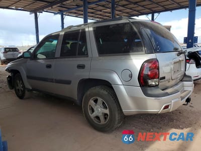 Drugie zdjęcie samochodu z przodu: 2005 CHEVROLET TRAILBLAZER LS VIN:1GNDT13S752270180 - miniatura