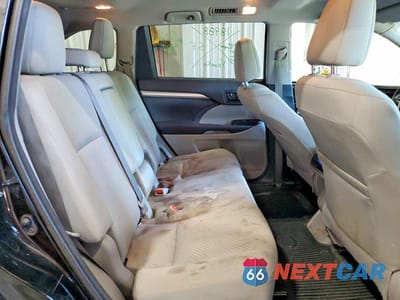 Zdjęcie 10 z 13 samochodu: 2018 TOYOTA HIGHLANDER LE VIN:5TDBZRFH9JS879318 - miniatura