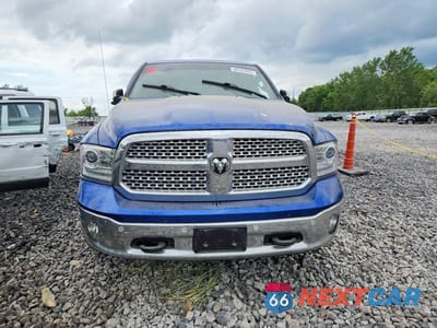 Piąte zdjęcie samochodu w środku: 2018 RAM 1500 LARAMIE VIN:1C6RR7NM7JS255842 - miniatura