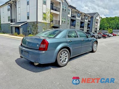 Czwarte zdjęcie samochodu z boku: 2006 CHRYSLER 300 C VIN:2C3KA63H26H117663 - miniatura