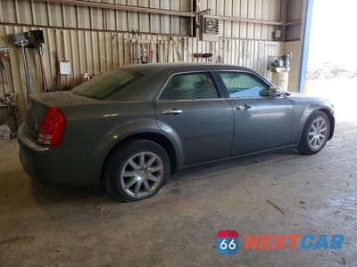 Trzecie zdjęcie samochodu z tyłu: 2008 CHRYSLER 300C VIN:2C3KA63H38H139643 - miniatura