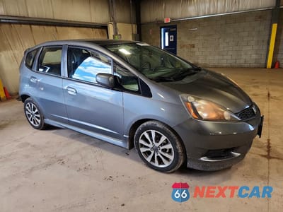 Czwarte zdjęcie samochodu z boku: 2012 HONDA FIT SPORT VIN:JHMGE8H59CC016374 - miniatura