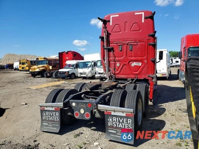 Czwarte zdjęcie samochodu z boku: 2017 FREIGHTLINER CASCADIA 125 VIN:3AKJGLDR0HSGP6386 - miniatura