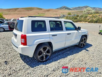 Trzecie zdjęcie samochodu z tyłu: 2010 JEEP PATRIOT SPORT VIN:1J4NT1GA9AD624675 - miniatura
