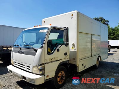 2006 ISUZU NPR DELIVERY TRUCK 4KLB4B1U56J803075 - główne zdjęcie licytacji z USA - miniatura