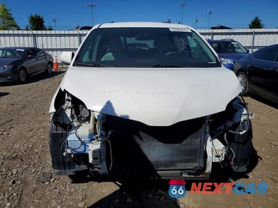 Piąte zdjęcie samochodu w środku: 2018 TOYOTA SIENNA LE VIN:5TDJZ3DC9JS188936 - miniatura