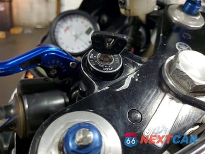 Zdjęcie 8 z 10 samochodu: 2001 YAMAHA YZFR1 VIN:JYARN05E41A010843 - miniatura