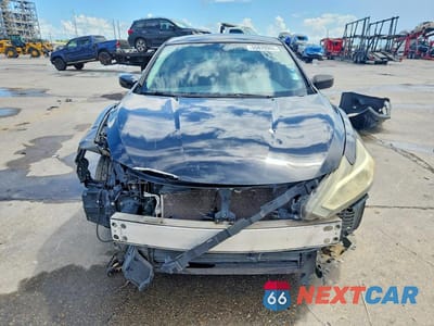 Piąte zdjęcie samochodu w środku: 2017 NISSAN ALTIMA 2.5 S VIN:1N4AL3APXHN309410 - miniatura