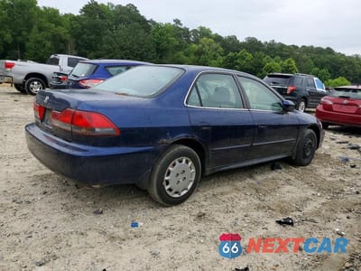 Trzecie zdjęcie samochodu z tyłu: 2001 HONDA ACCORD LX VIN:1HGCG66571A051300 - miniatura