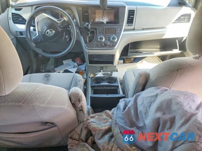Zdjęcie 8 z 13 samochodu: 2017 TOYOTA SIENNA LE VIN:5TDKZ3DC3HS772408 - miniatura