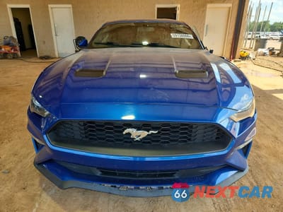 Piąte zdjęcie samochodu w środku: 2018 FORD MUSTANG VIN:1FA6P8TH3J5176699 - miniatura