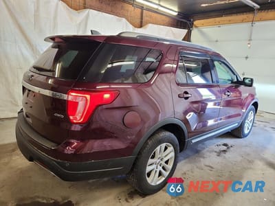 Trzecie zdjęcie samochodu z tyłu: 2018 FORD EXPLORER XLT VIN:1FM5K8D89JGA30665 - miniatura