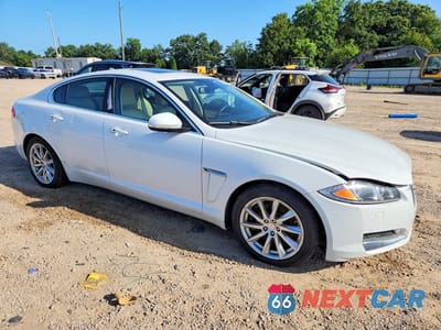 Czwarte zdjęcie samochodu z boku: 2015 JAGUAR XF 2.0T PREMIUM VIN:SAJWA0FS2FPU68426 - miniatura