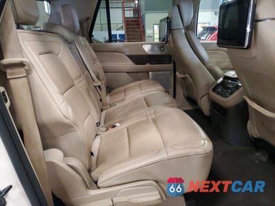 Zdjęcie 11 z 14 samochodu: 2019 LINCOLN NAVIGATOR L RESERVE VIN:5LMJJ3LT3KEL11865 - miniatura